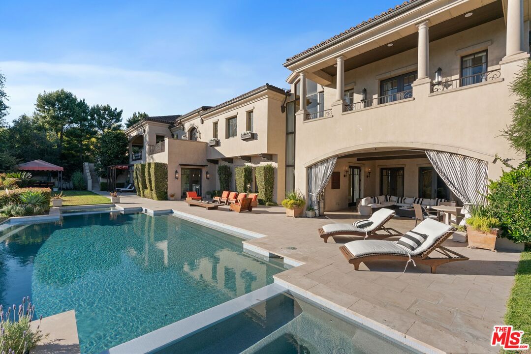 8 Beverly Ridge Ter