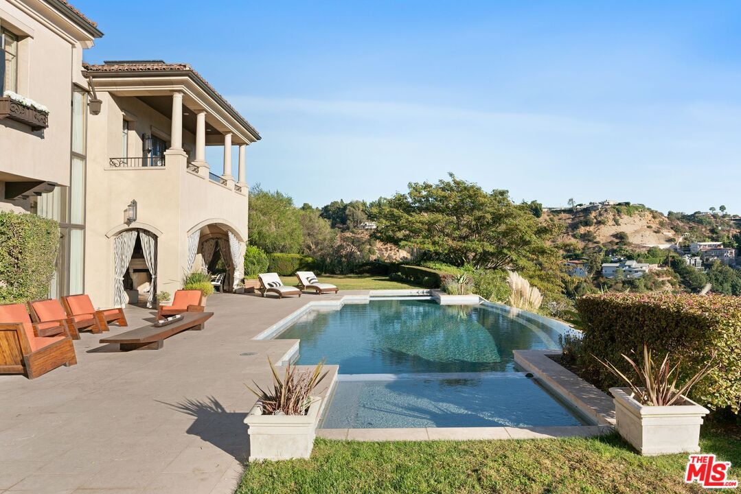 8 Beverly Ridge Ter