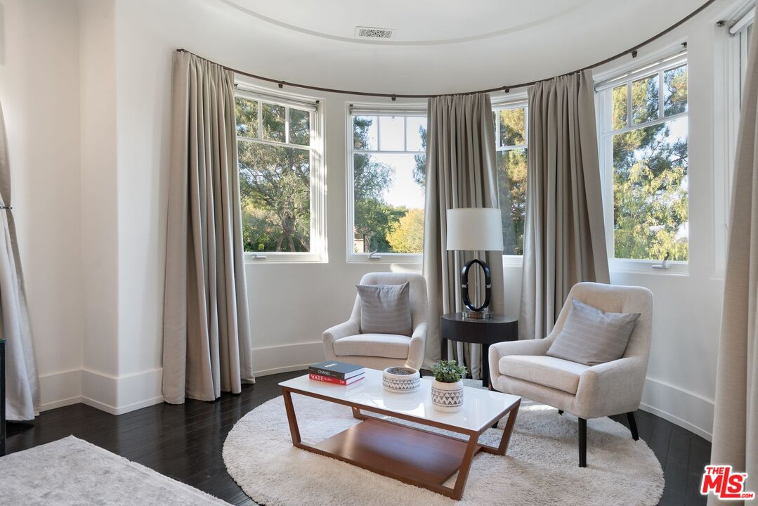 8 Beverly Ridge Ter