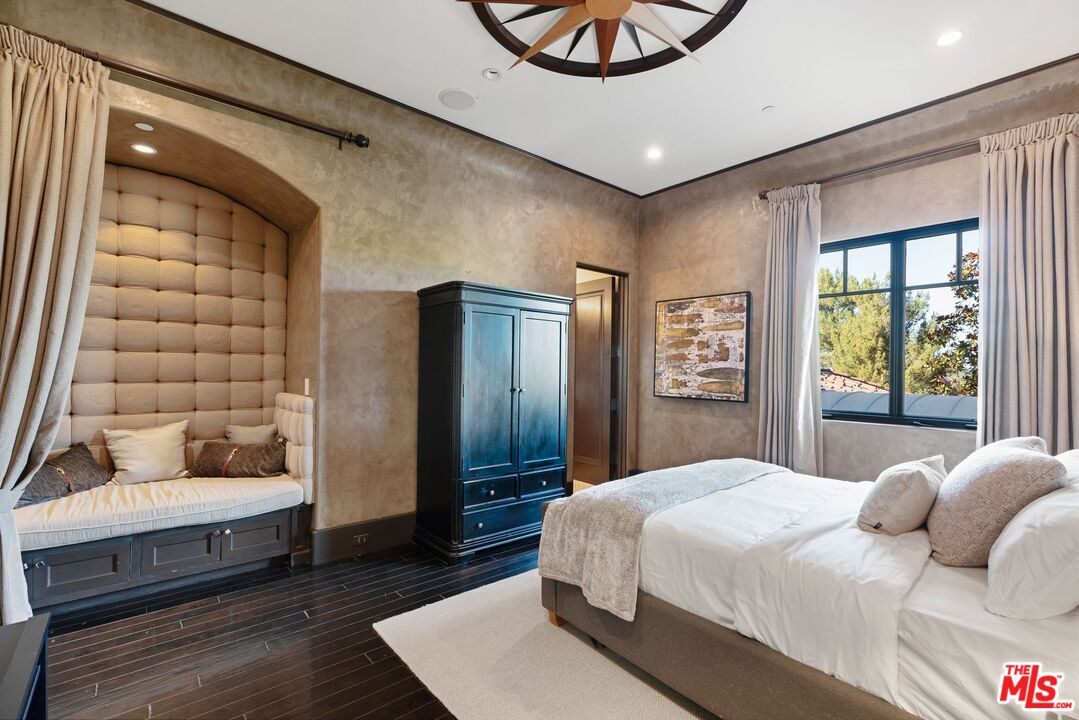8 Beverly Ridge Ter