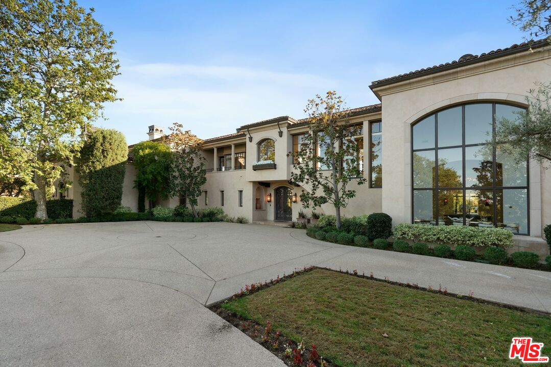 8 Beverly Ridge Ter