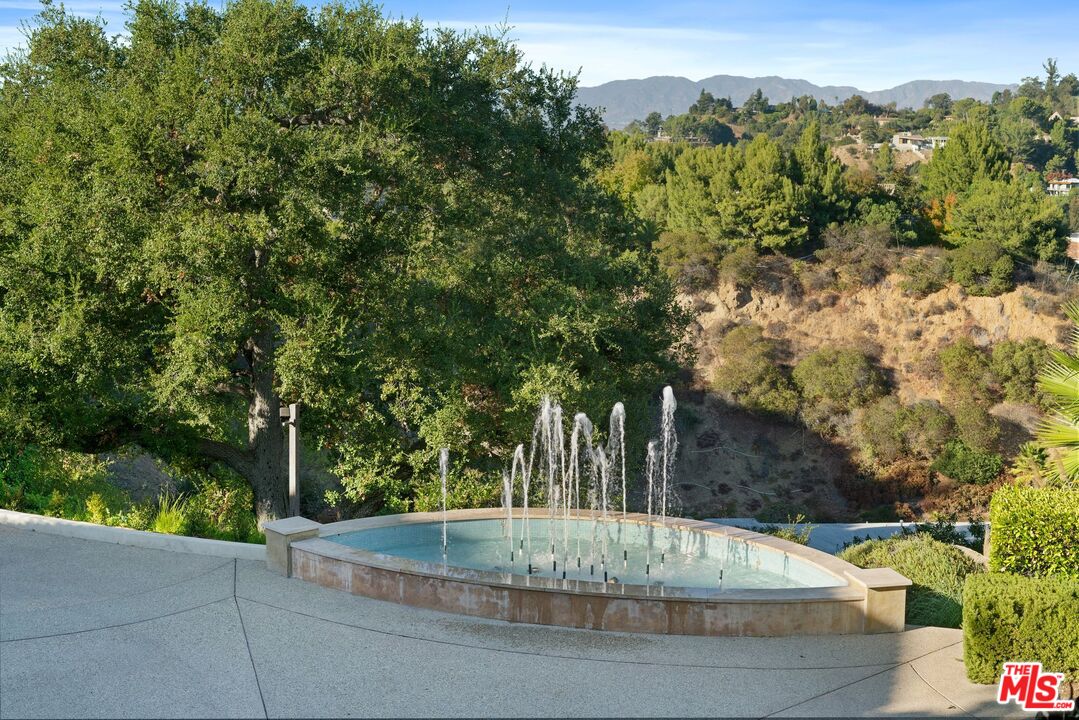 8 Beverly Ridge Ter