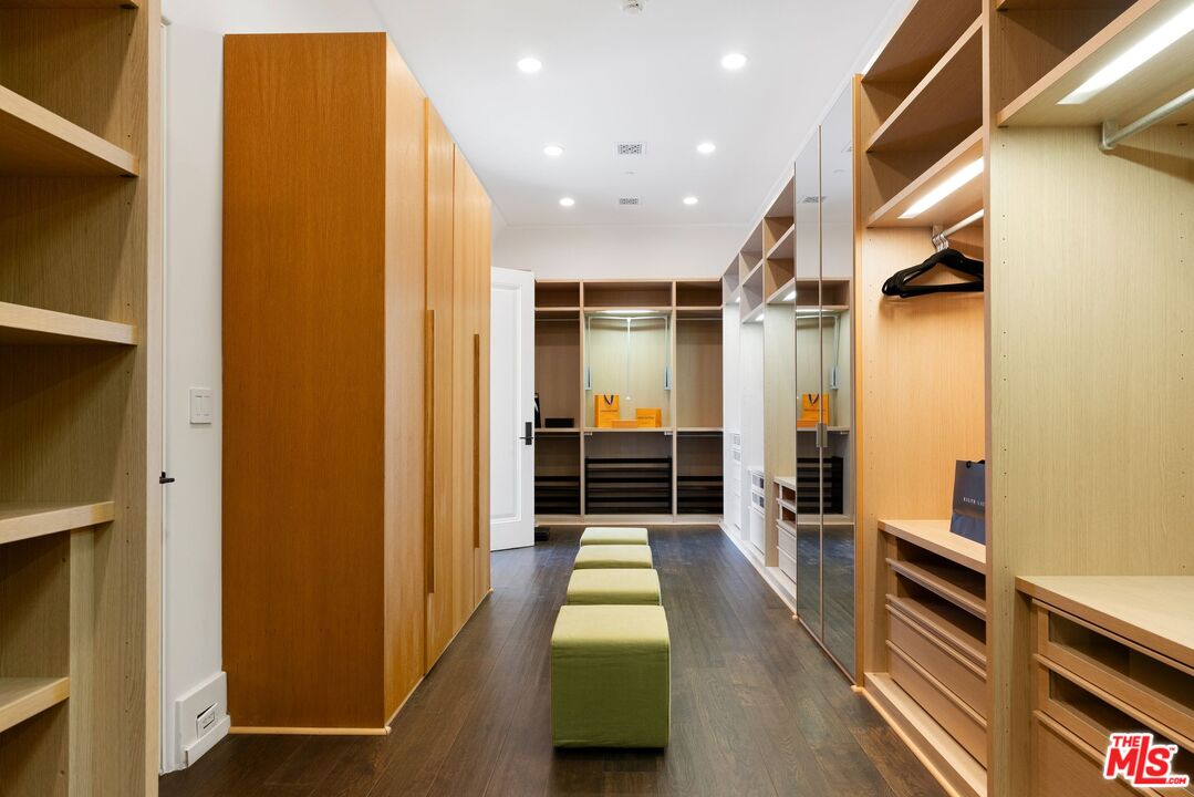 8 Beverly Ridge Ter