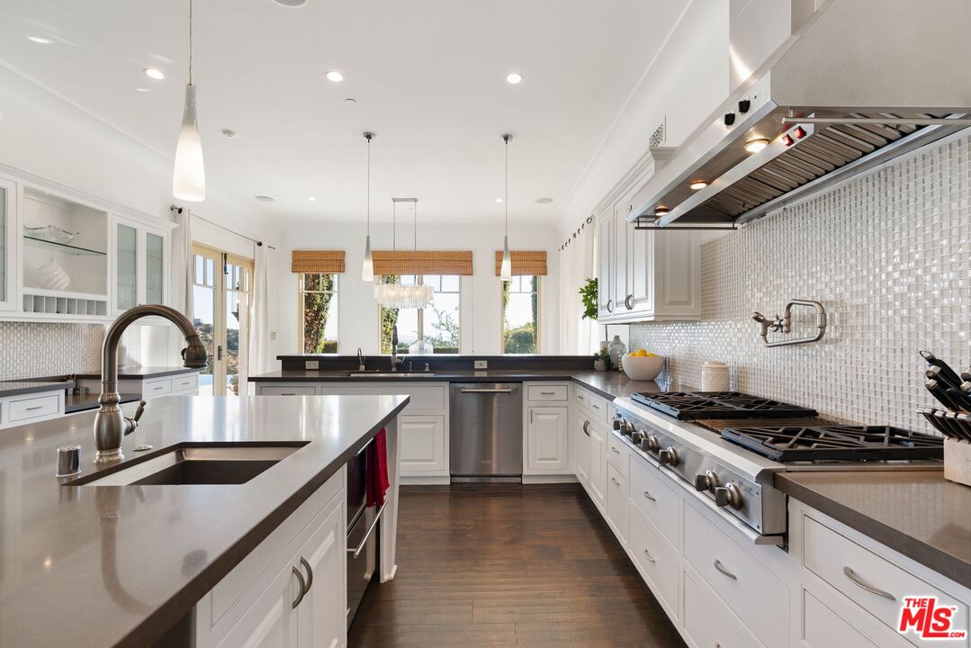 8 Beverly Ridge Ter