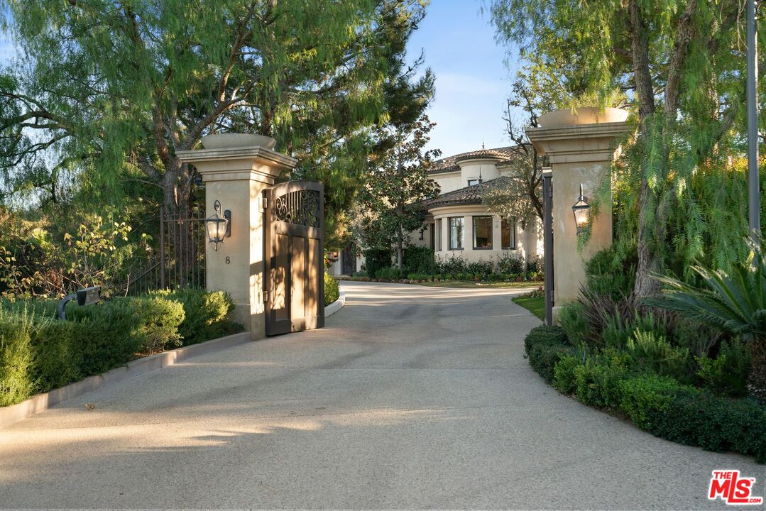 8 Beverly Ridge Ter