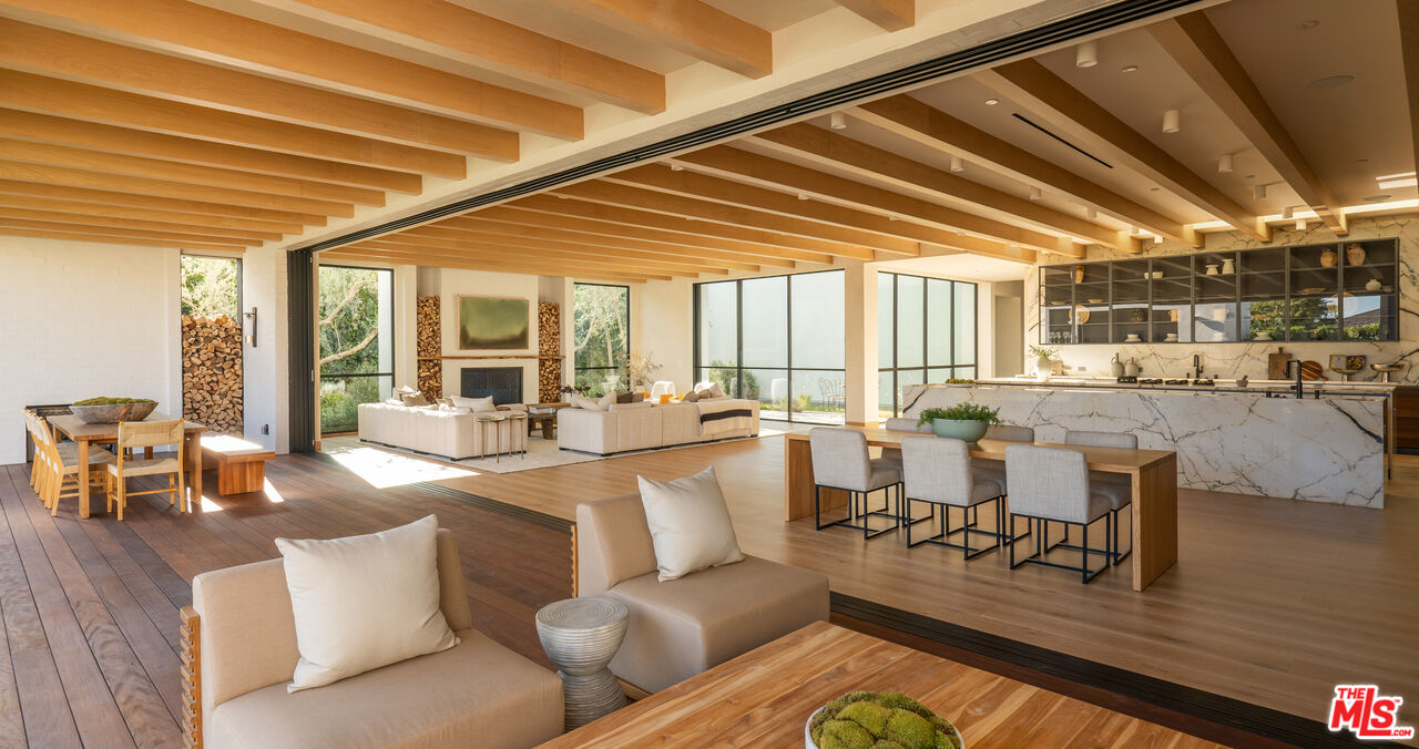 1307 N Doheny Dr