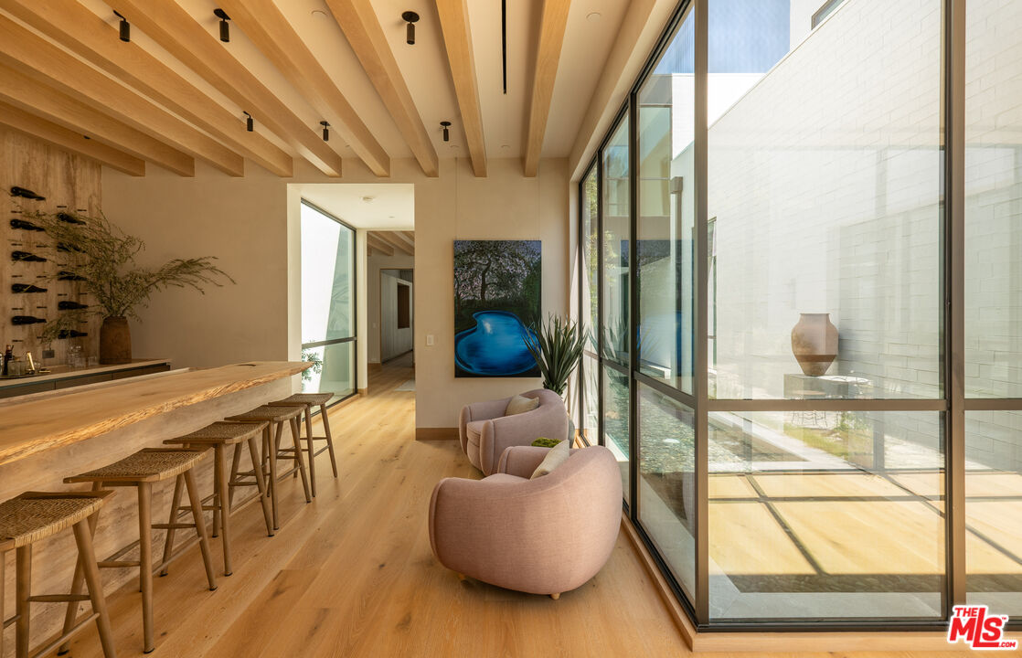 1307 N Doheny Dr