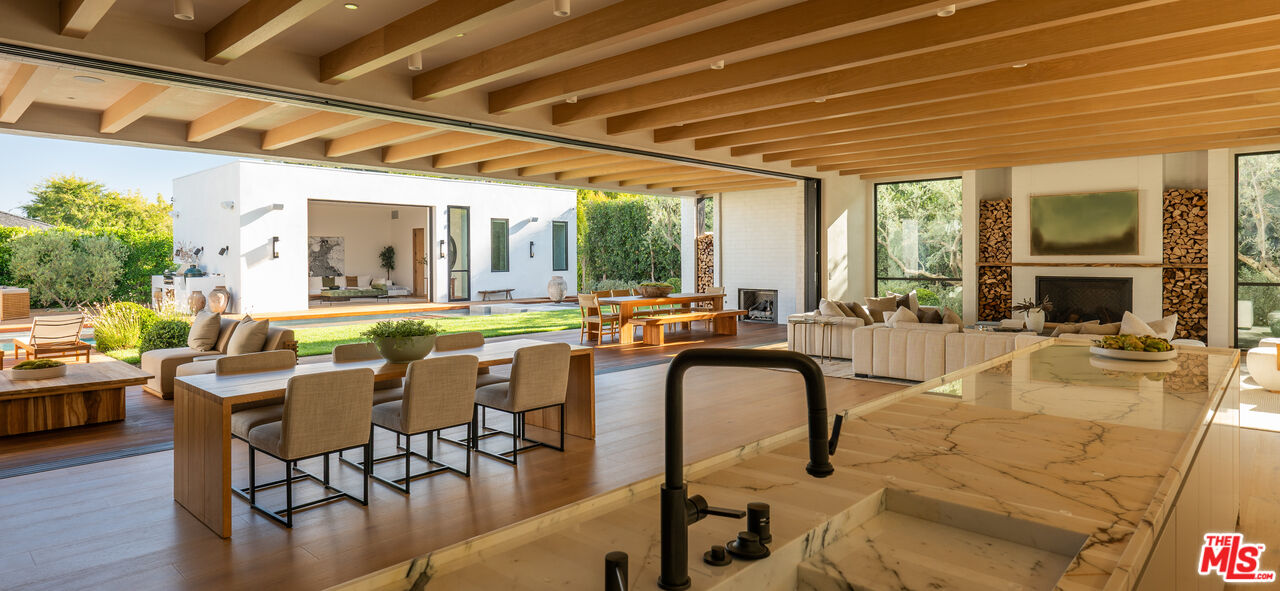 1307 N Doheny Dr