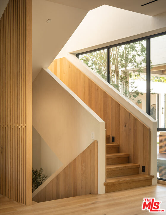 1307 N Doheny Dr