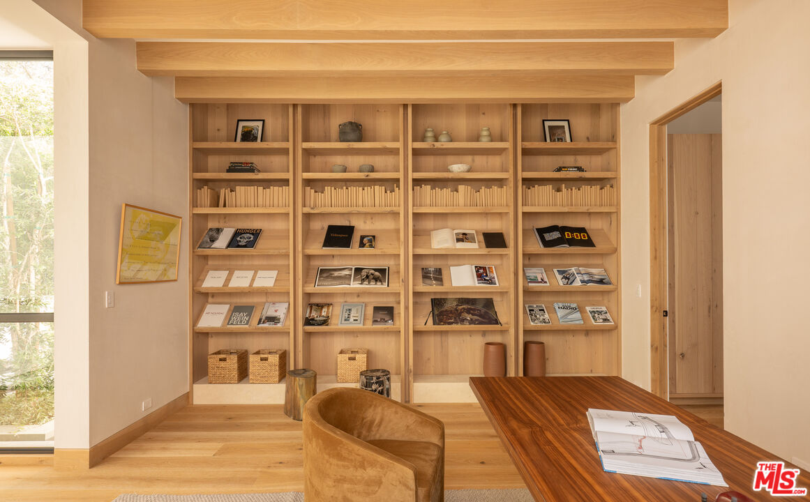 1307 N Doheny Dr