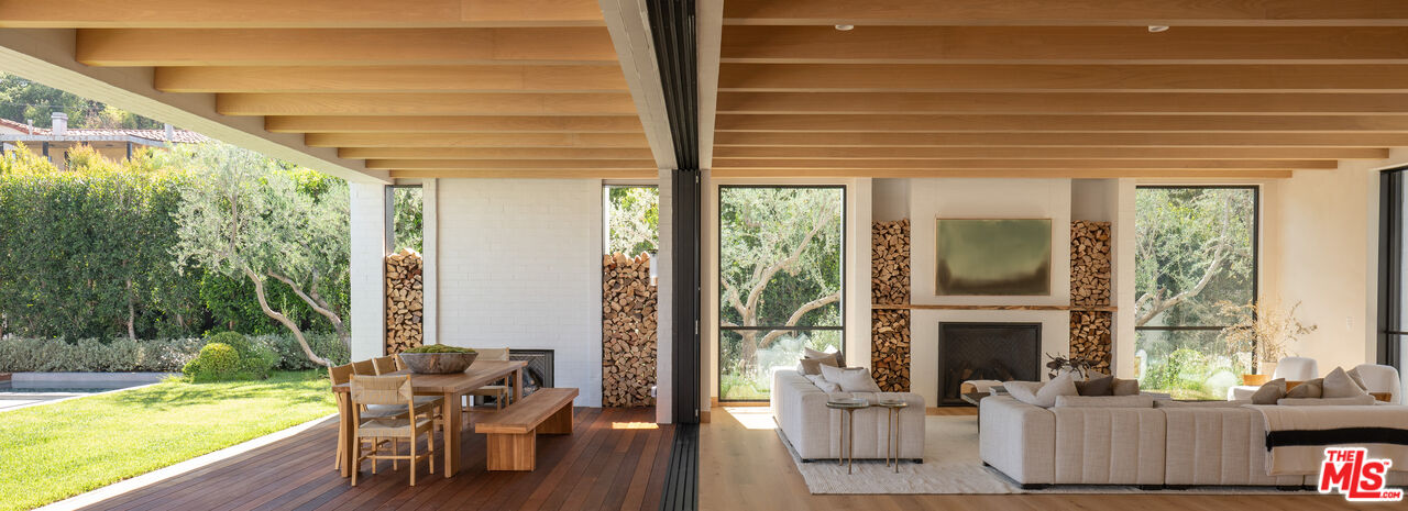 1307 N Doheny Dr