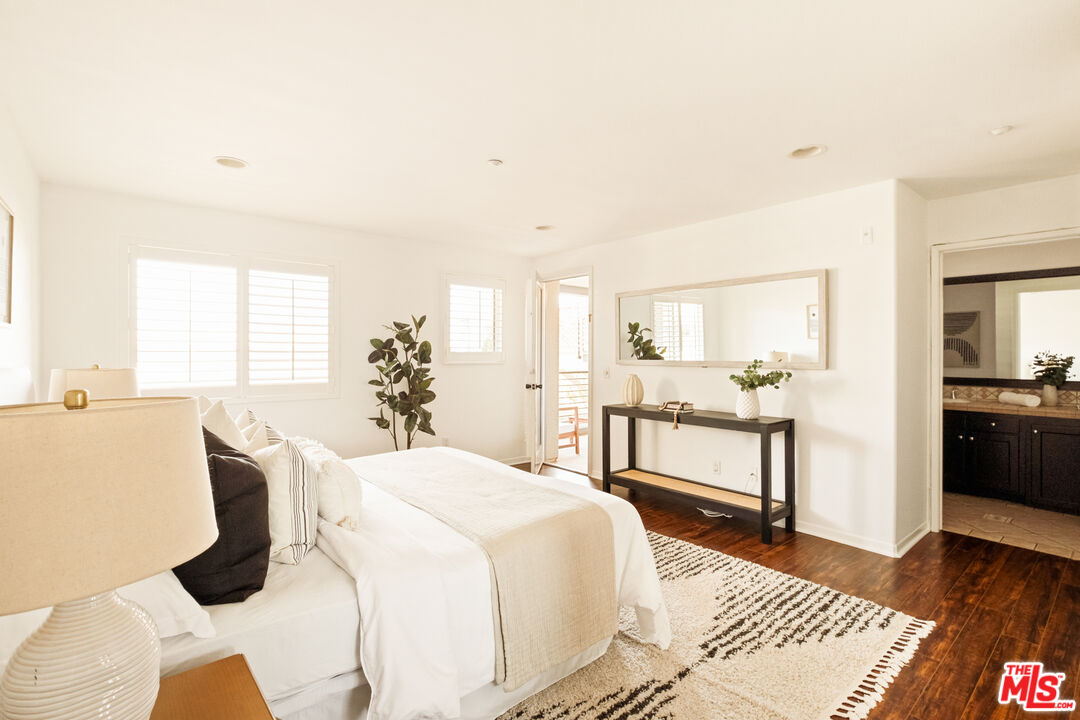 1212 Ocean Park Blvd Unit: 2