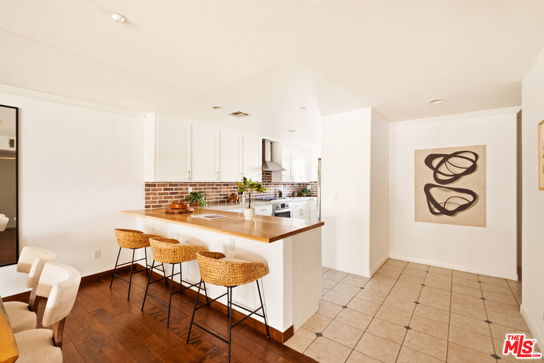 1212 Ocean Park Blvd Unit: 2