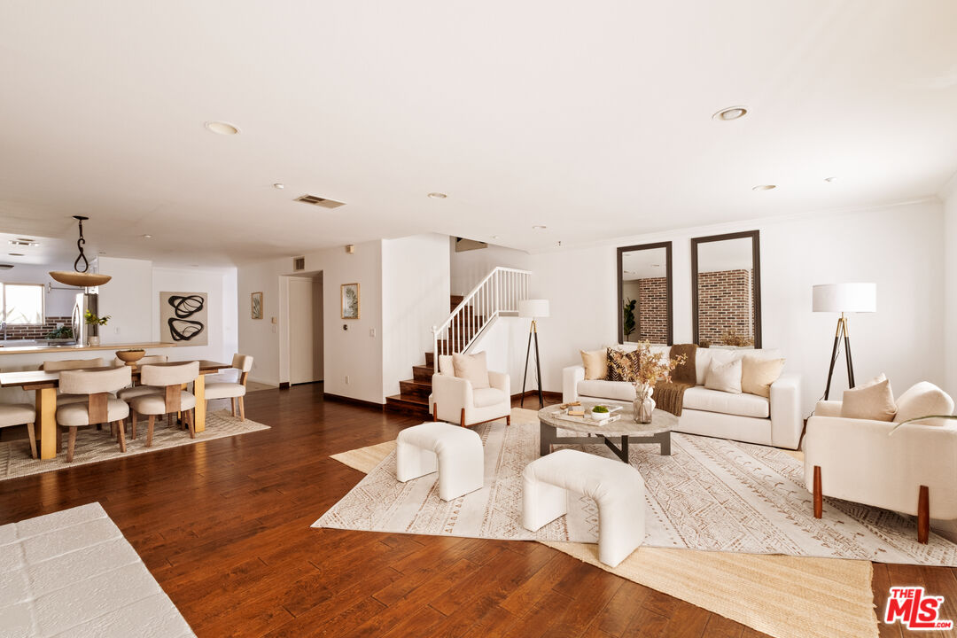1212 Ocean Park Blvd Unit: 2