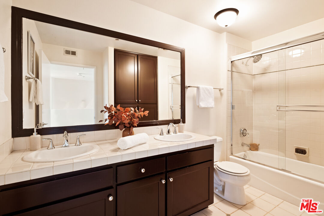 1212 Ocean Park Blvd Unit: 2