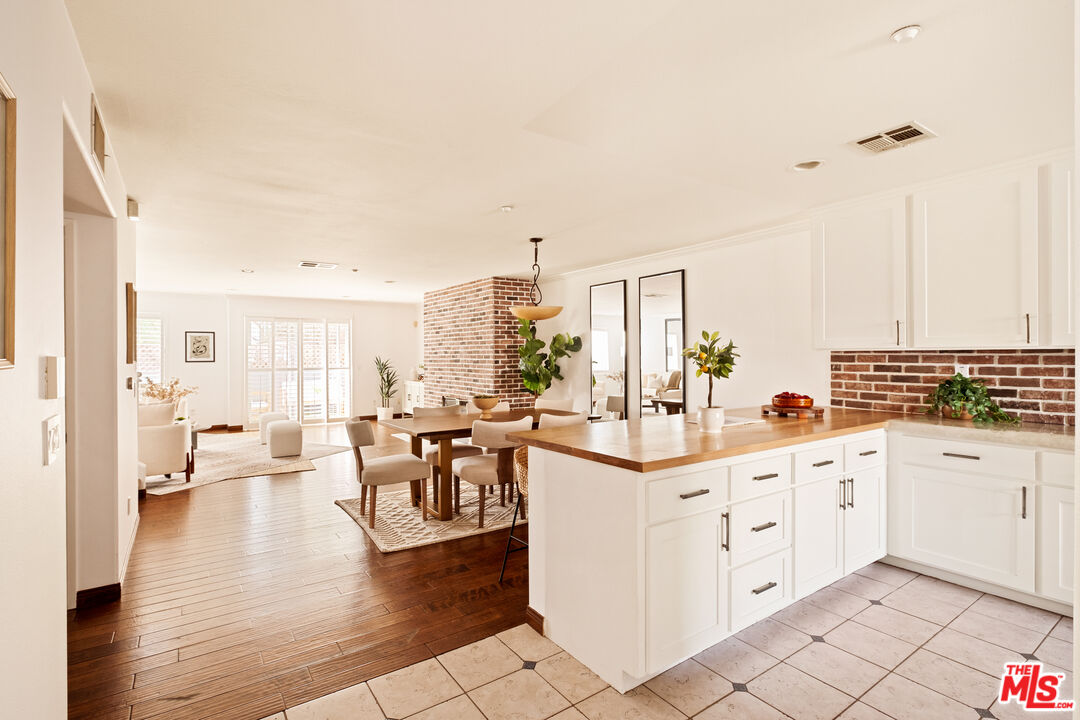 1212 Ocean Park Blvd Unit: 2