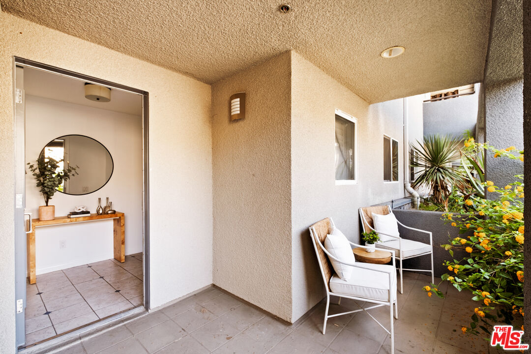 1212 Ocean Park Blvd Unit: 2