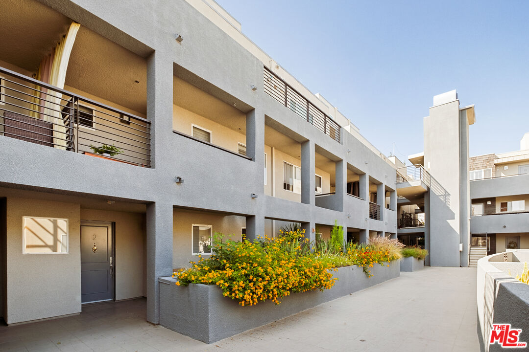 1212 Ocean Park Blvd Unit: 2