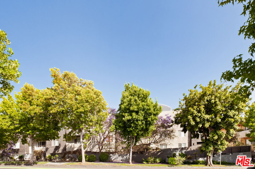 1212 Ocean Park Blvd Unit: 2