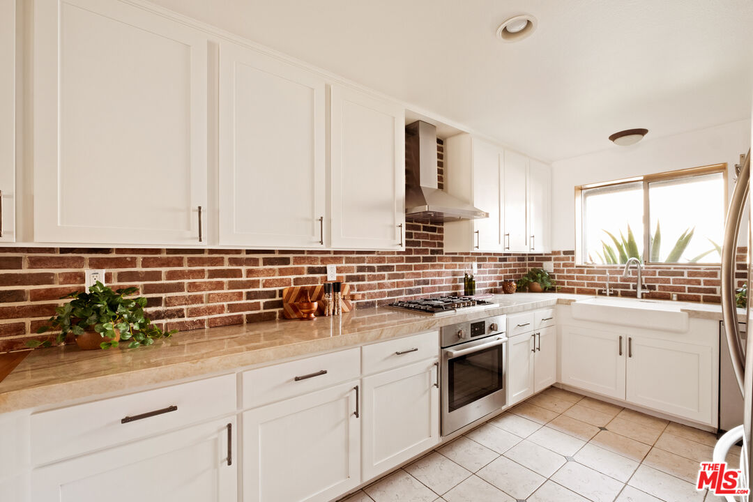 1212 Ocean Park Blvd Unit: 2