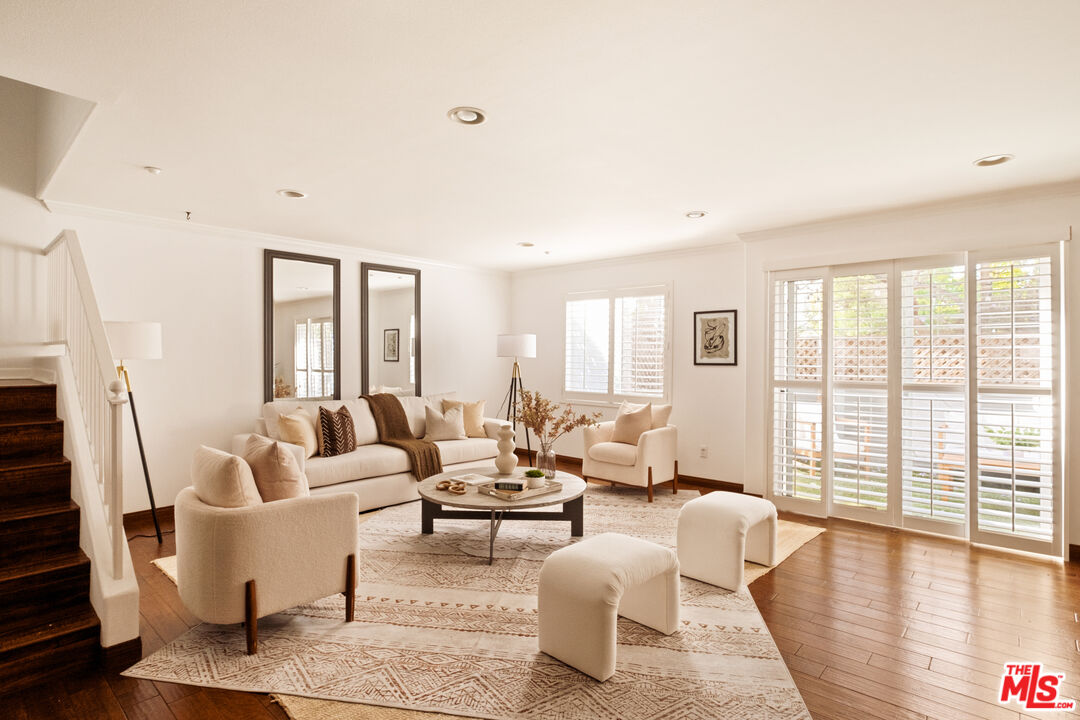 1212 Ocean Park Blvd Unit: 2