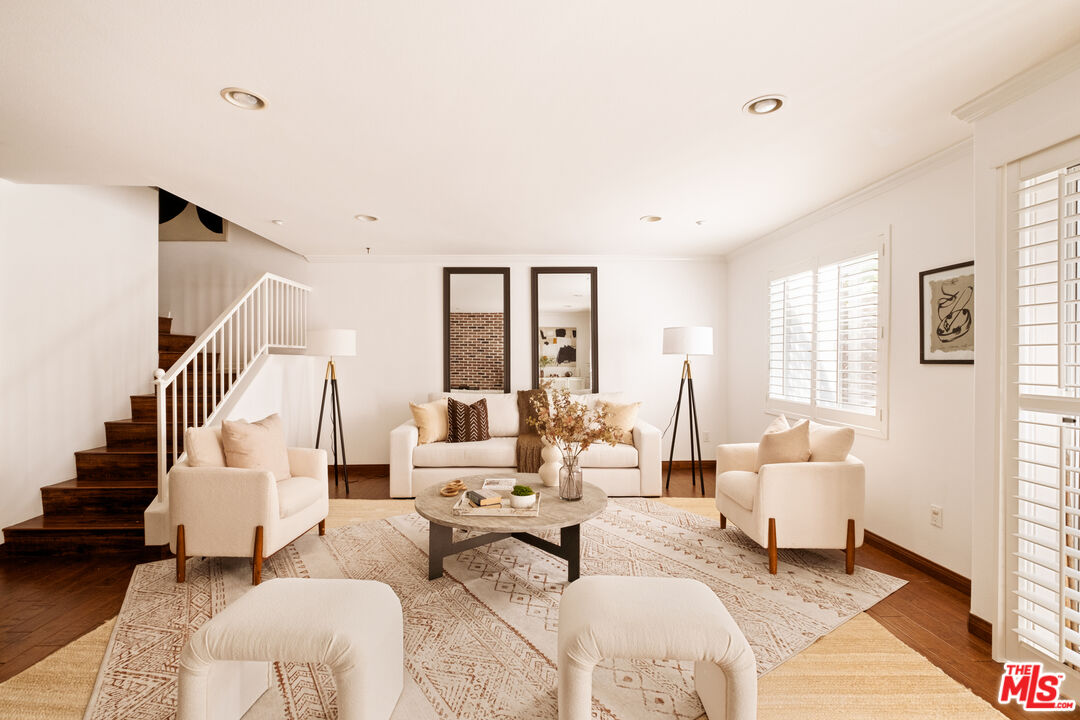 1212 Ocean Park Blvd Unit: 2