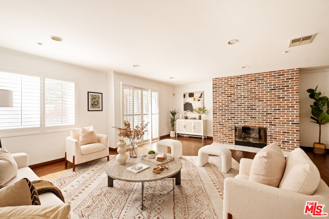 1212 Ocean Park Blvd Unit: 2