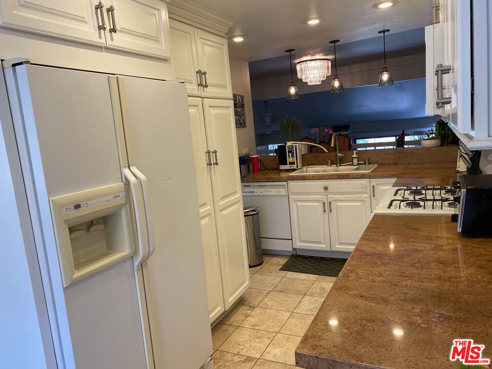 18417 Collins St Unit: A