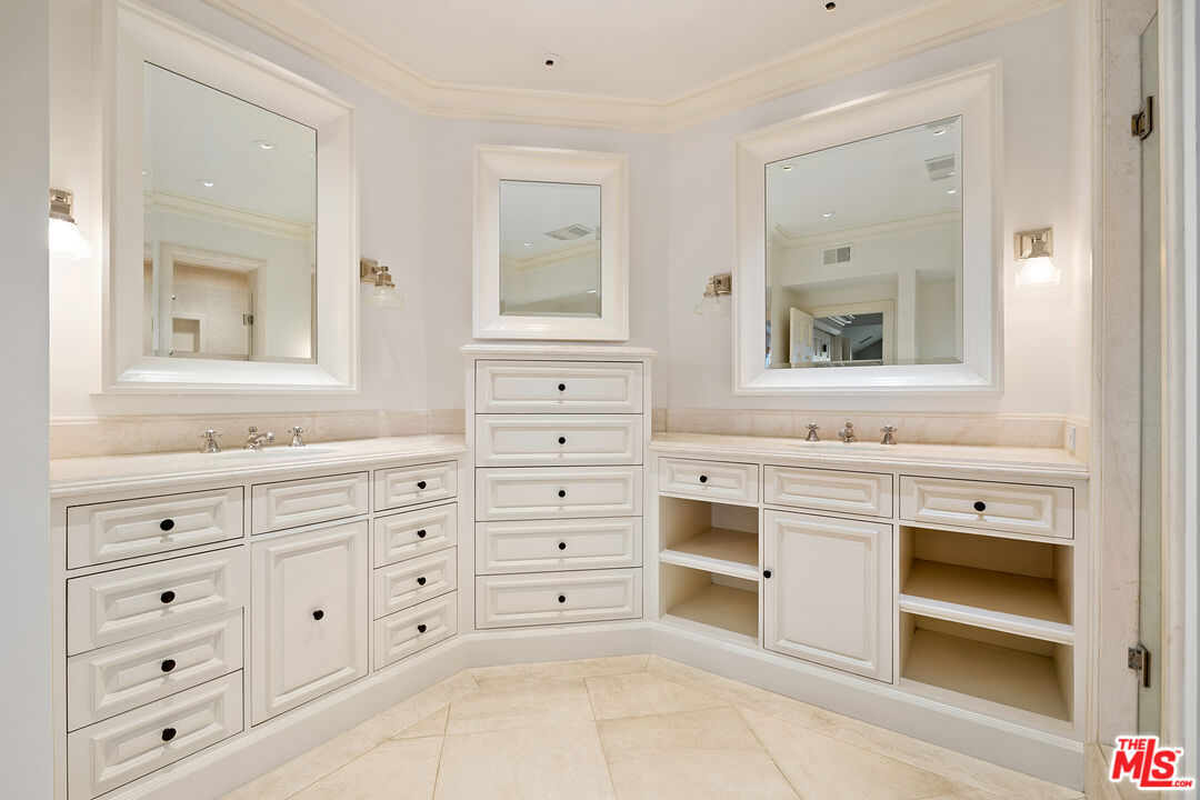 100 N Wetherly Dr Unit: 2C