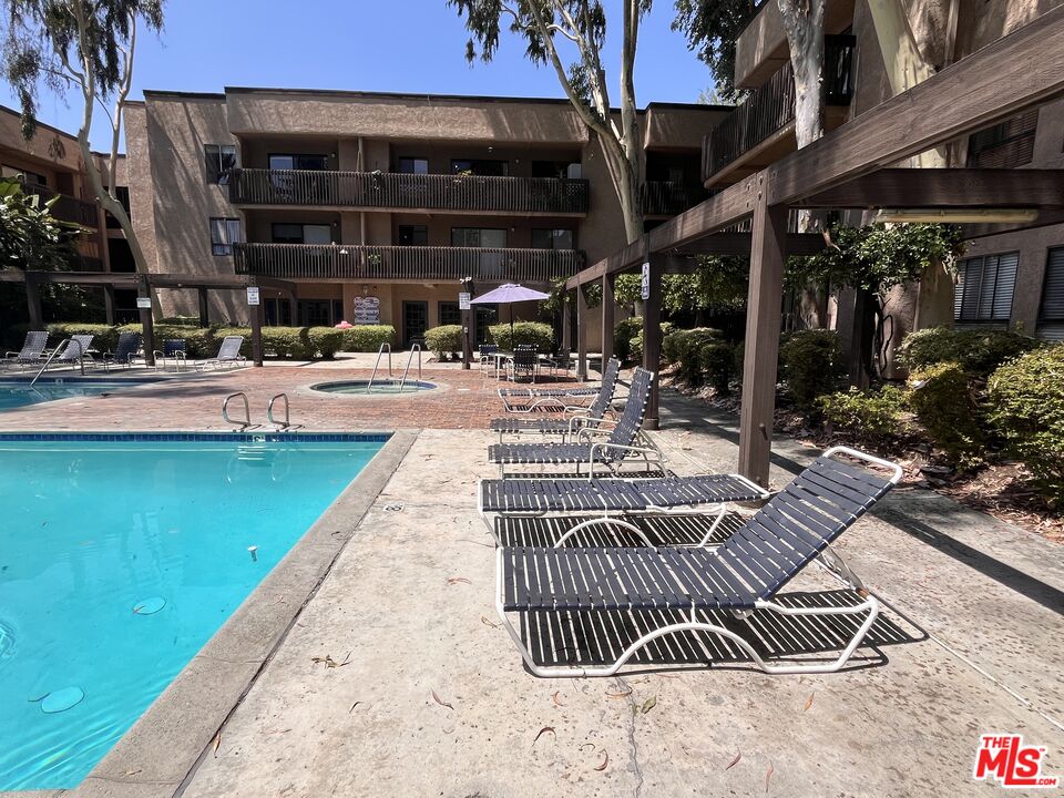 22100 BURBANK Unit: 120B