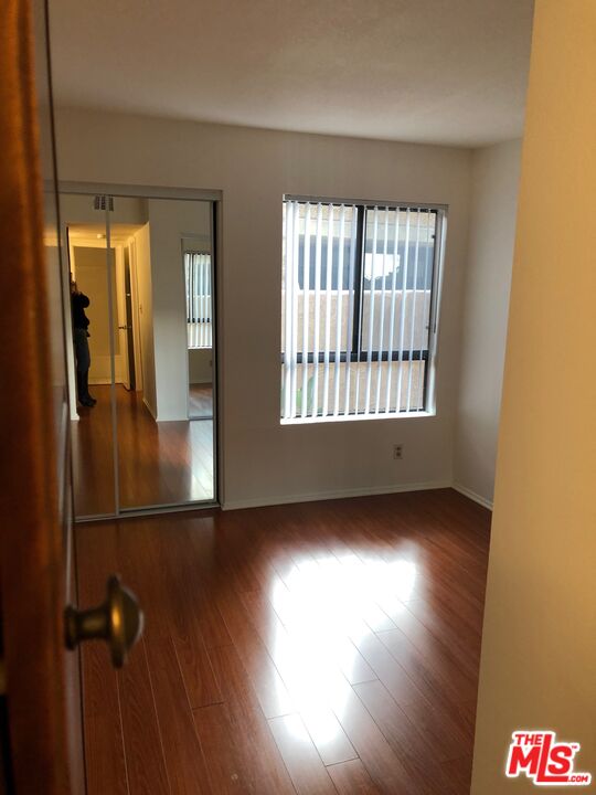 22100 BURBANK Unit: 120B