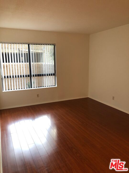 22100 BURBANK Unit: 120B