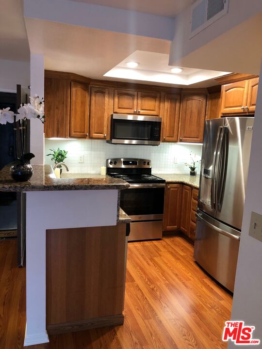 22100 BURBANK Unit: 120B