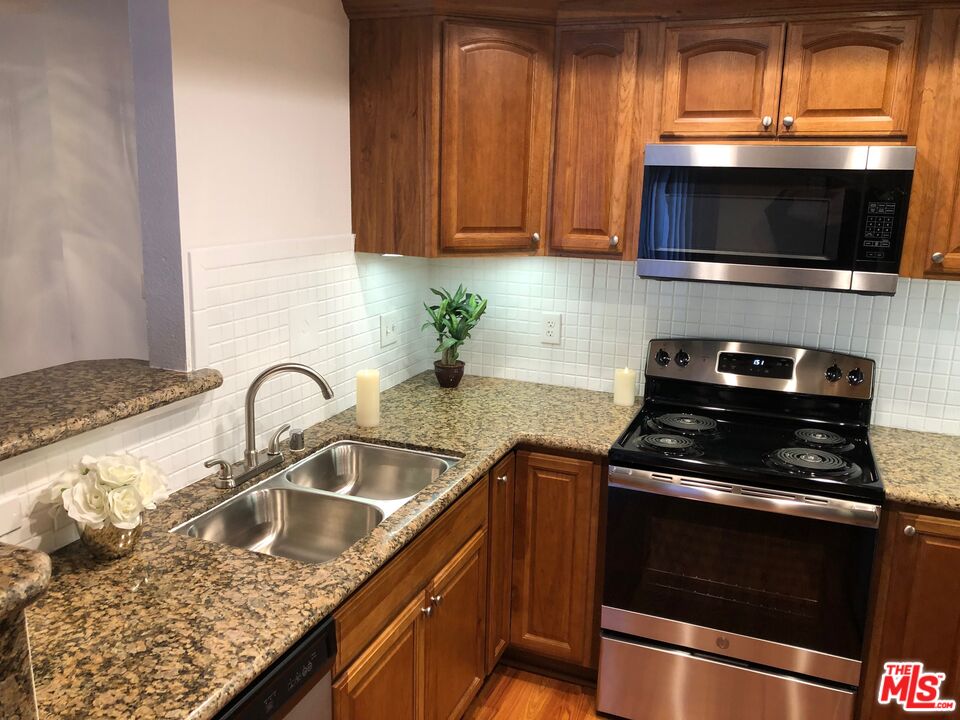 22100 BURBANK Unit: 120B