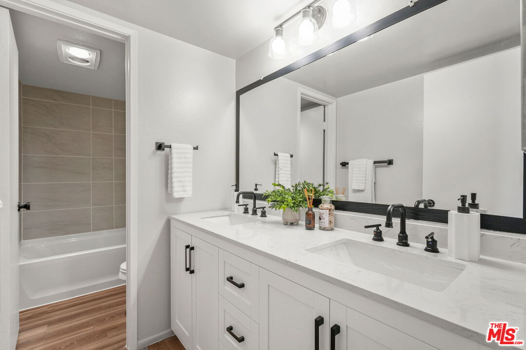 18411 Hatteras St Unit: 106