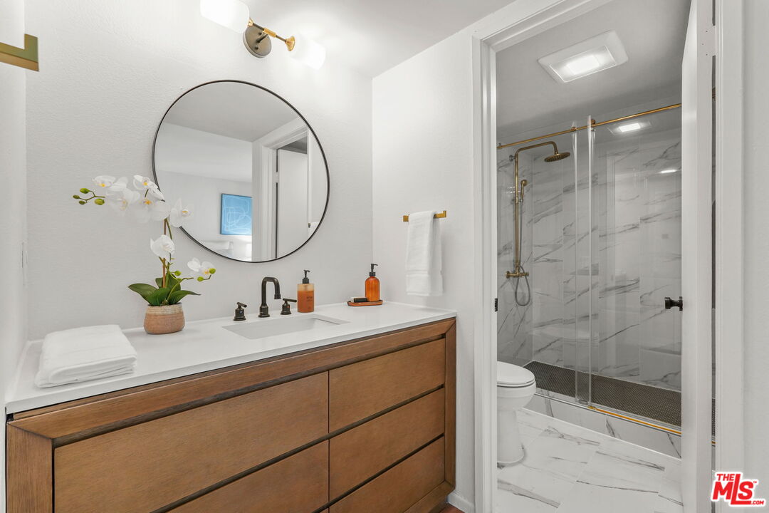 18411 Hatteras St Unit: 106