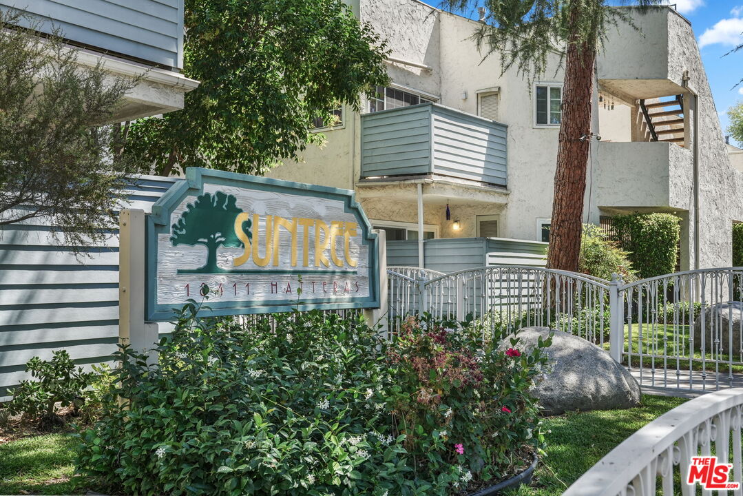 18411 Hatteras St Unit: 106