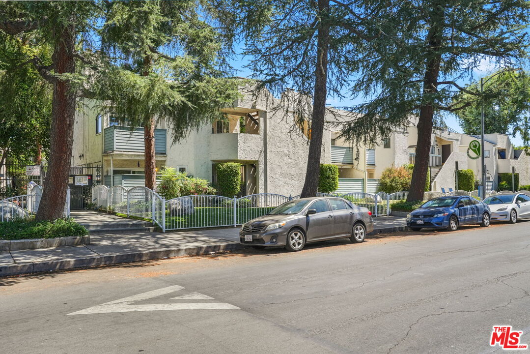 18411 Hatteras St Unit: 106