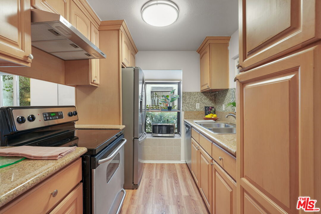 18411 Hatteras St Unit: 106