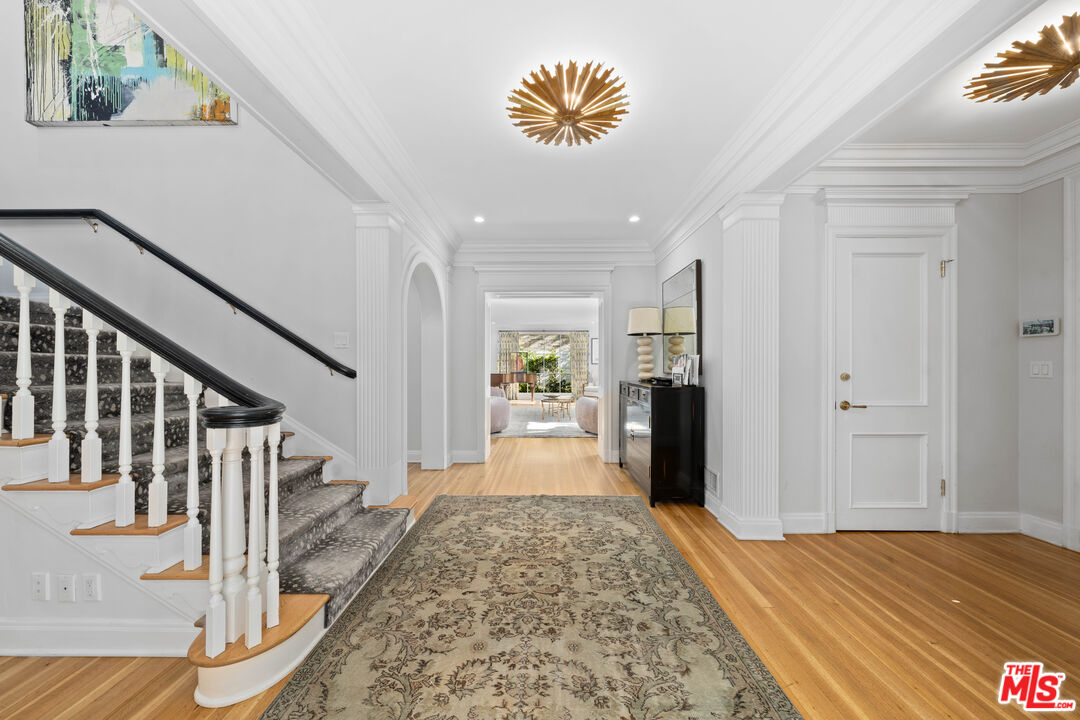 228 S Hudson Ave