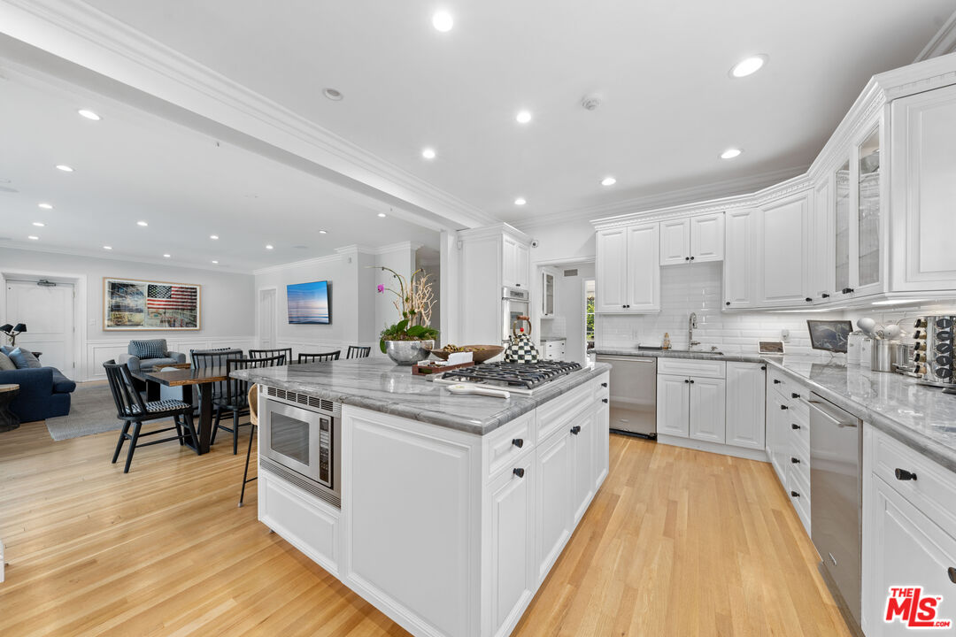 228 S Hudson Ave
