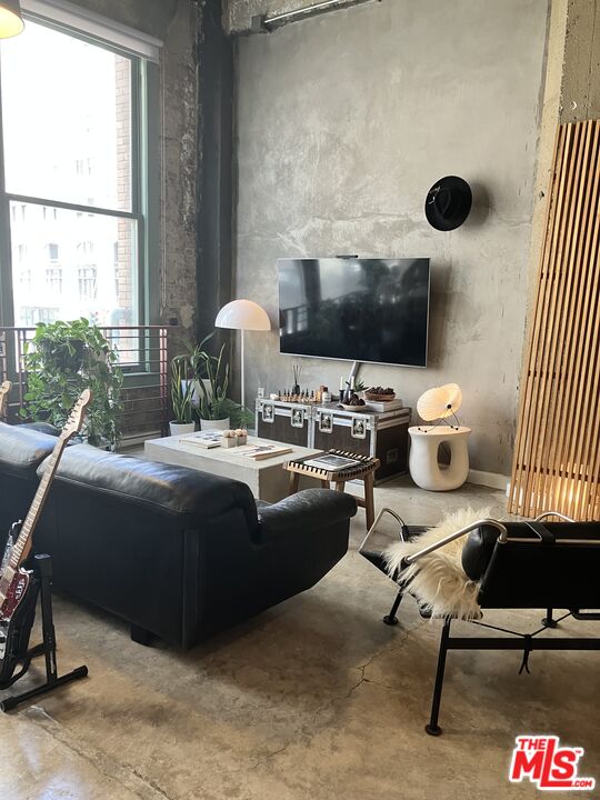 711 S Olive St Unit: 312