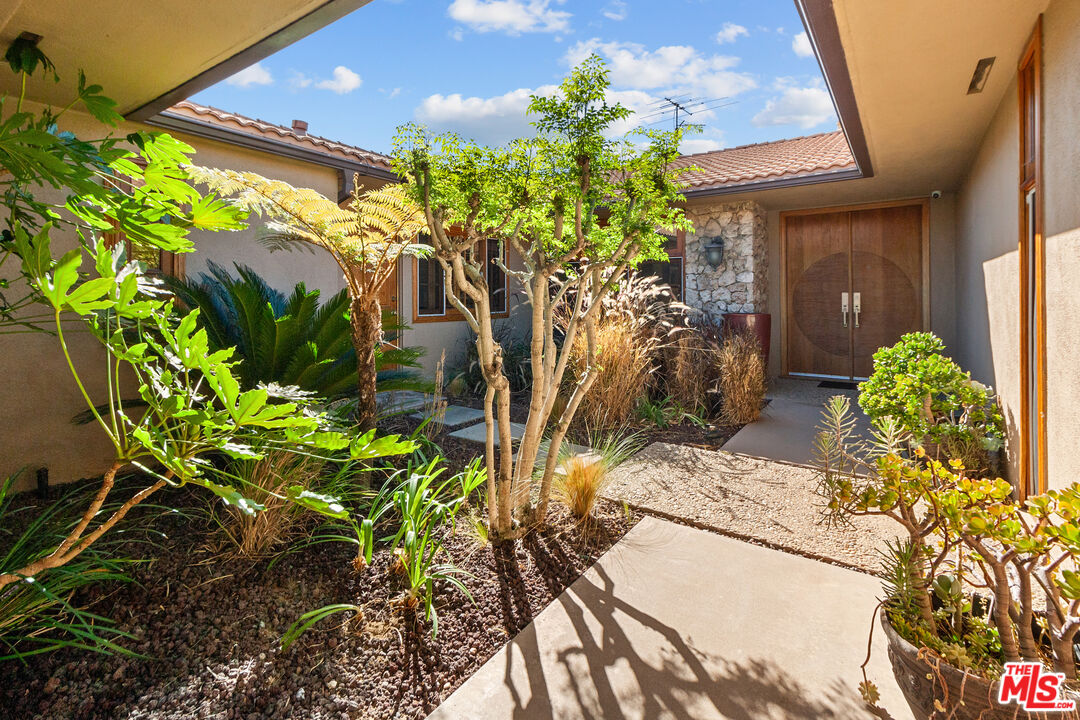 6633 S Sherbourne Dr