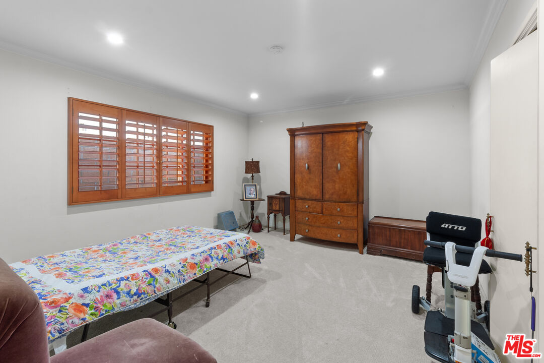 6633 S Sherbourne Dr