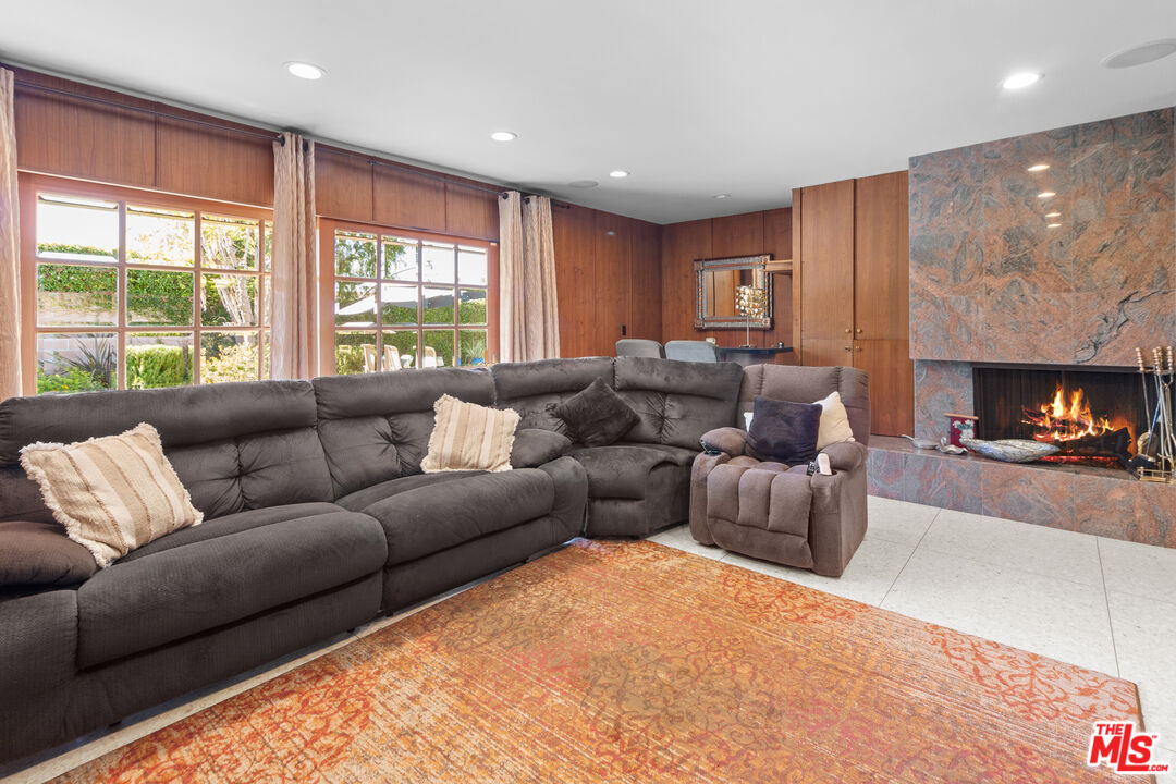 6633 S Sherbourne Dr