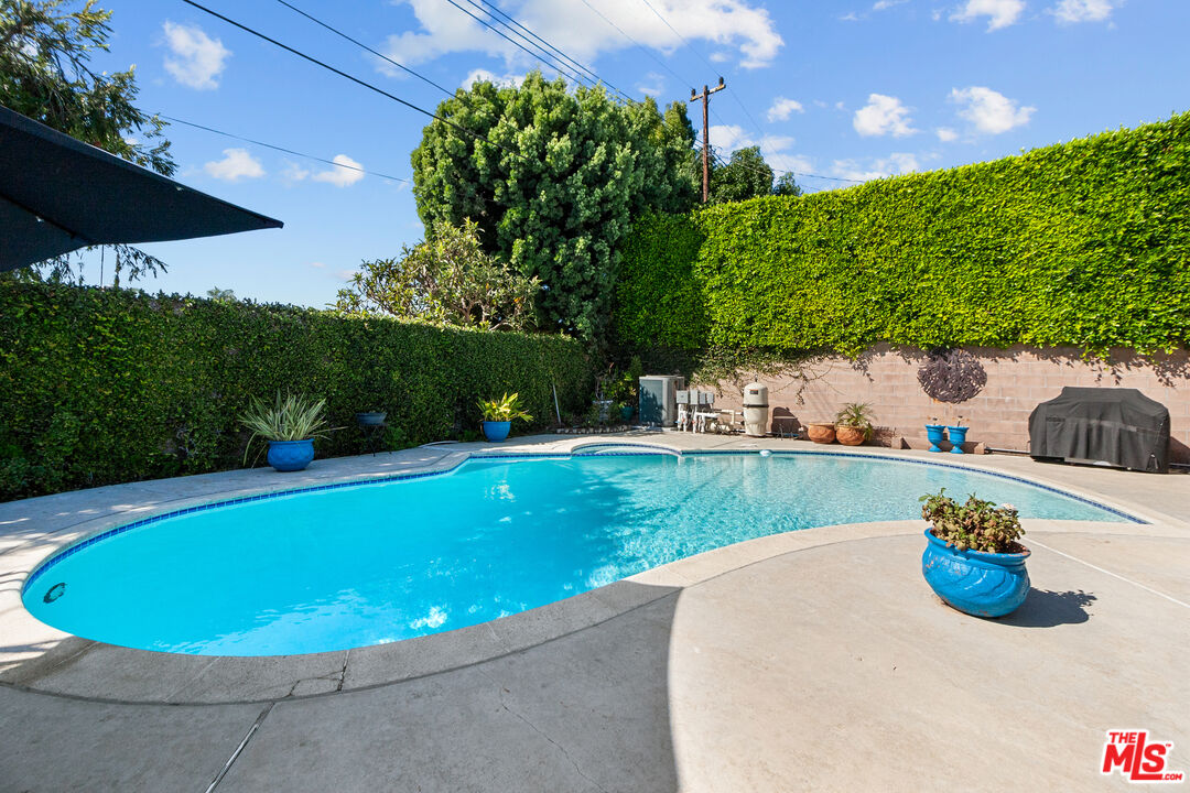 6633 S Sherbourne Dr