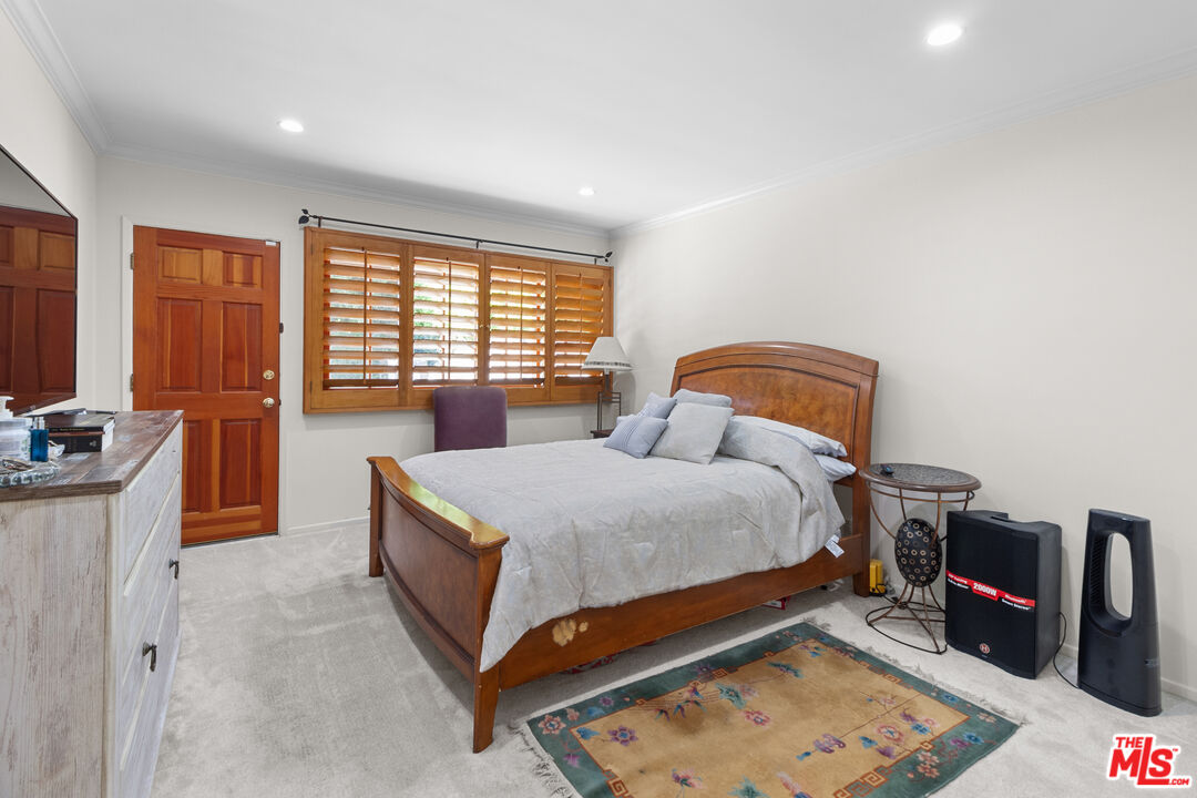 6633 S Sherbourne Dr