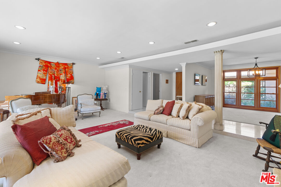 6633 S Sherbourne Dr