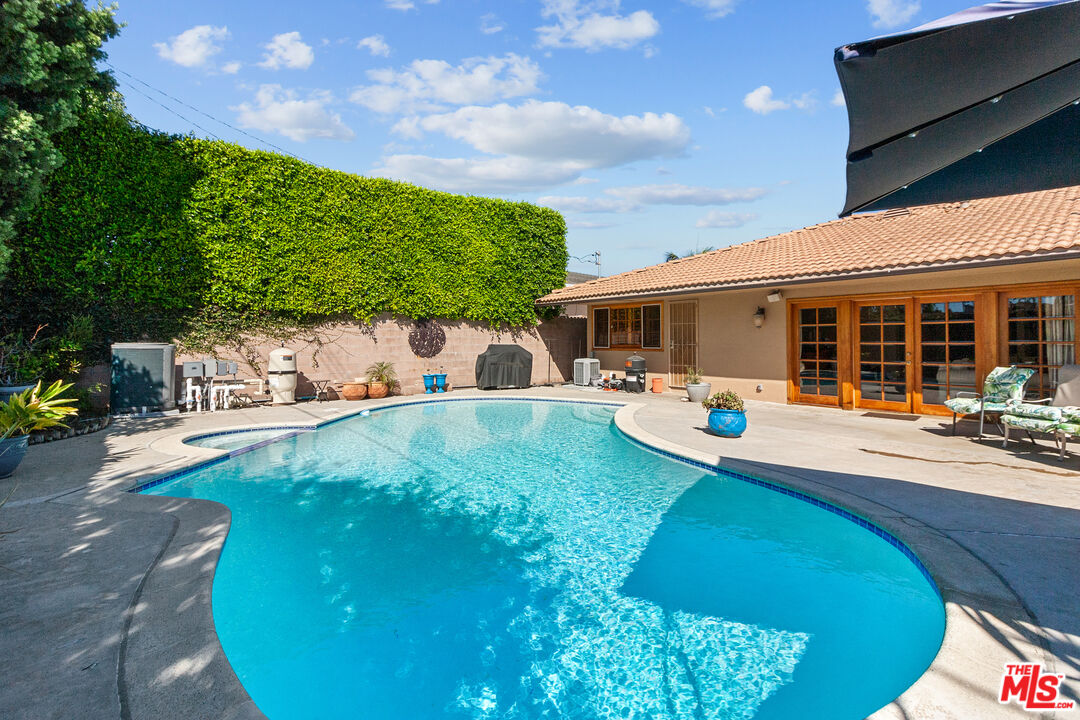 6633 S Sherbourne Dr