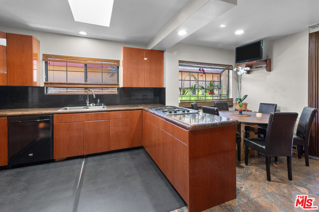 6633 S Sherbourne Dr